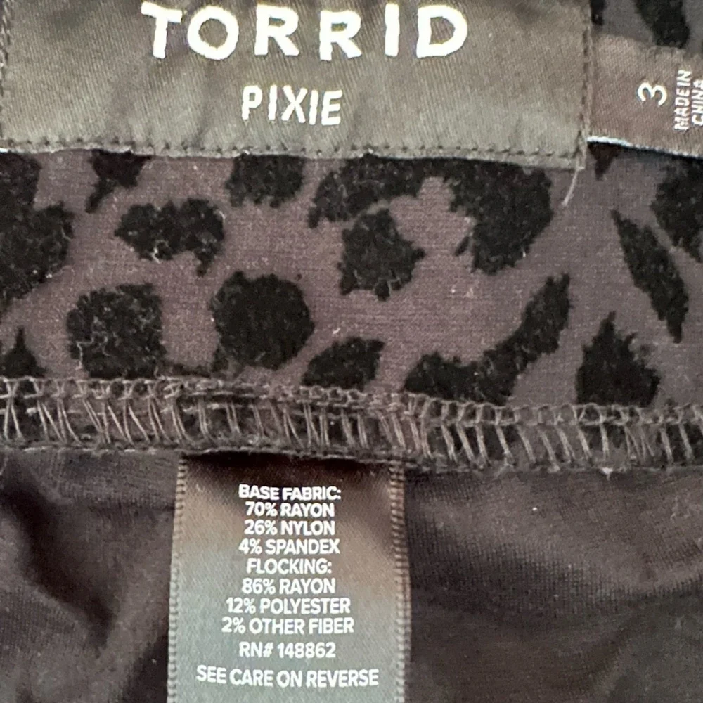 Torrid Pants Pixie Skinny Studio Luxe Ponte High-Rise Flocked Print Pant 3 3X